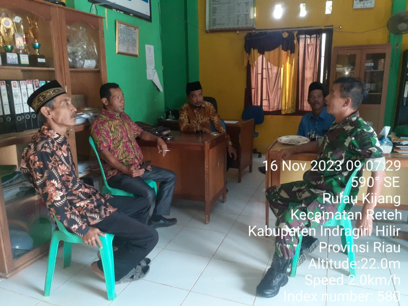 Terkait Perkembangan Situasi Wilayah, Pelda Nofiandi Berikan Informasi dan Terus Menjaga Keamanan dan Ketertiban