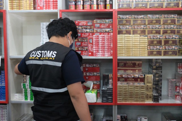 Gencar Lakukan Operasi Cukai, Bea Cukai Batam Sita Ratusan Ribu Batang Rokok Ilegal
