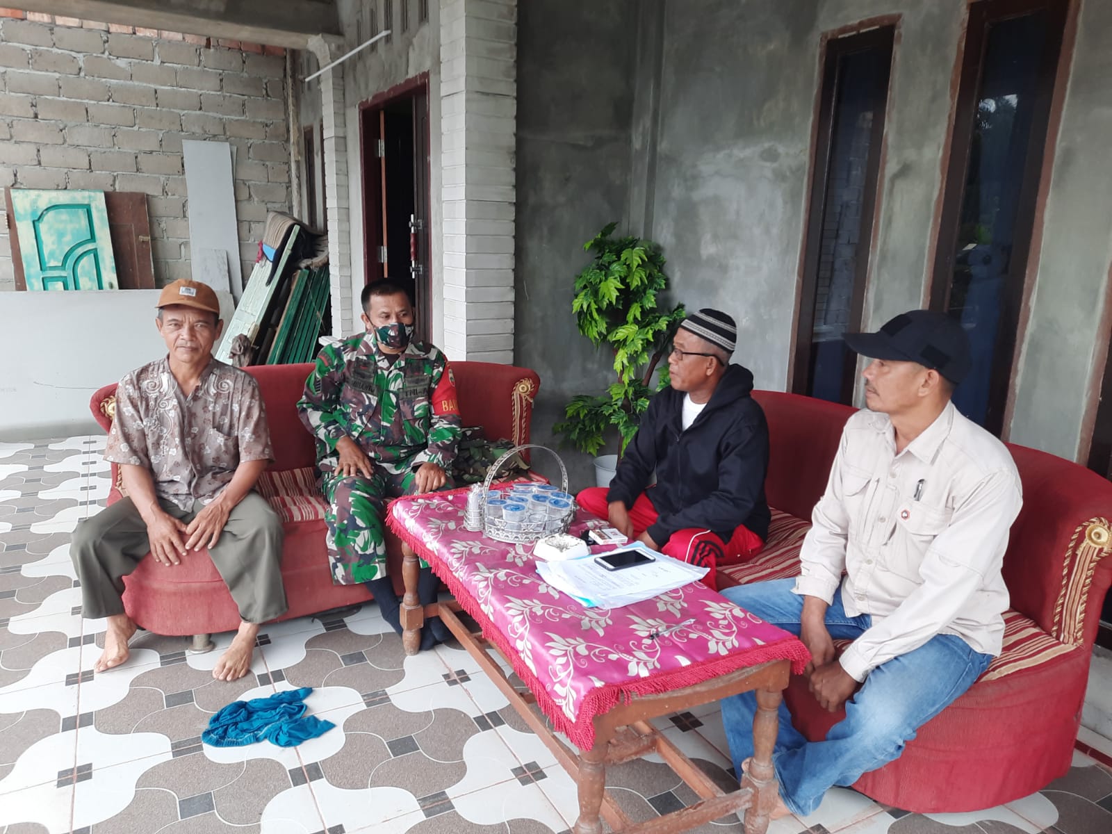 Jalin Silaturahmi Babinsa Koramil 03/Tpl Anjangsana Kerumah Tokoh Agama