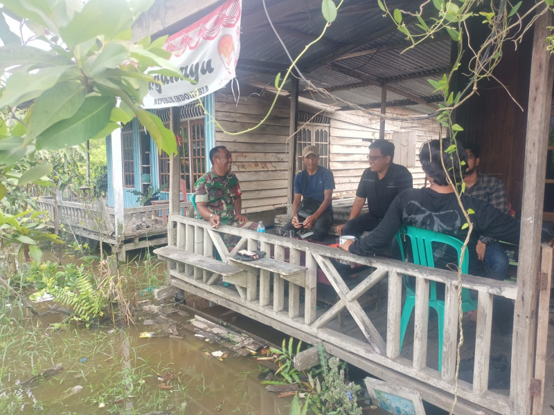 Babinsa Serda Margono Giat Komsos Dengan Masyarakat Setempat