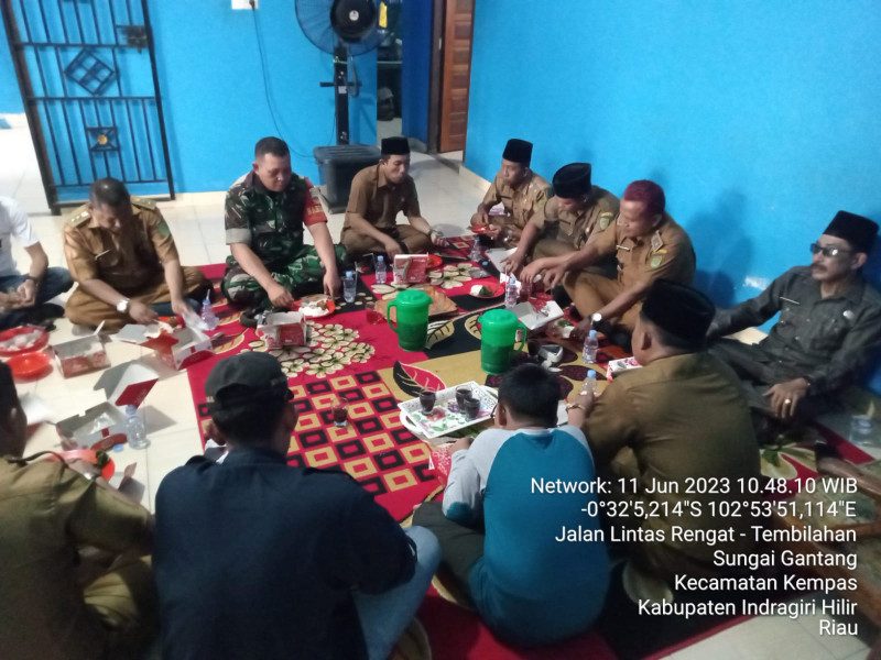 Babinsa Koramil 03/Tpl Dan Aparatur Pemerintahan Gelar Komsos Dan Makan Siang Bersama