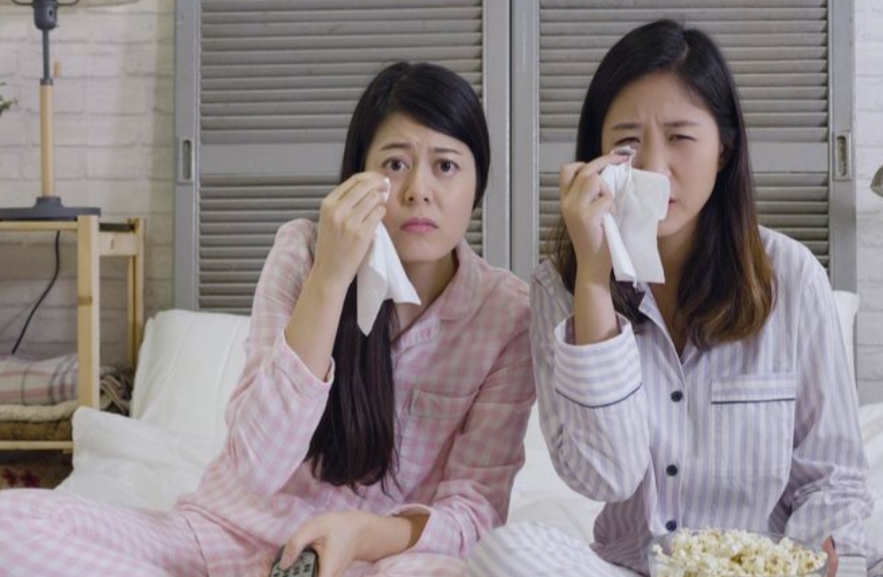 Tak Mau Baper, Ini Cara Menonton Drama Korea yang Tepat!