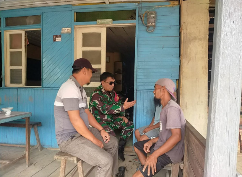 Babinsa Koramil 07/Reteh: Meningkatkan Kerjasama  dan Meningkatkan Kesadaran Masyarakat tentang Situasi dan Keamanan