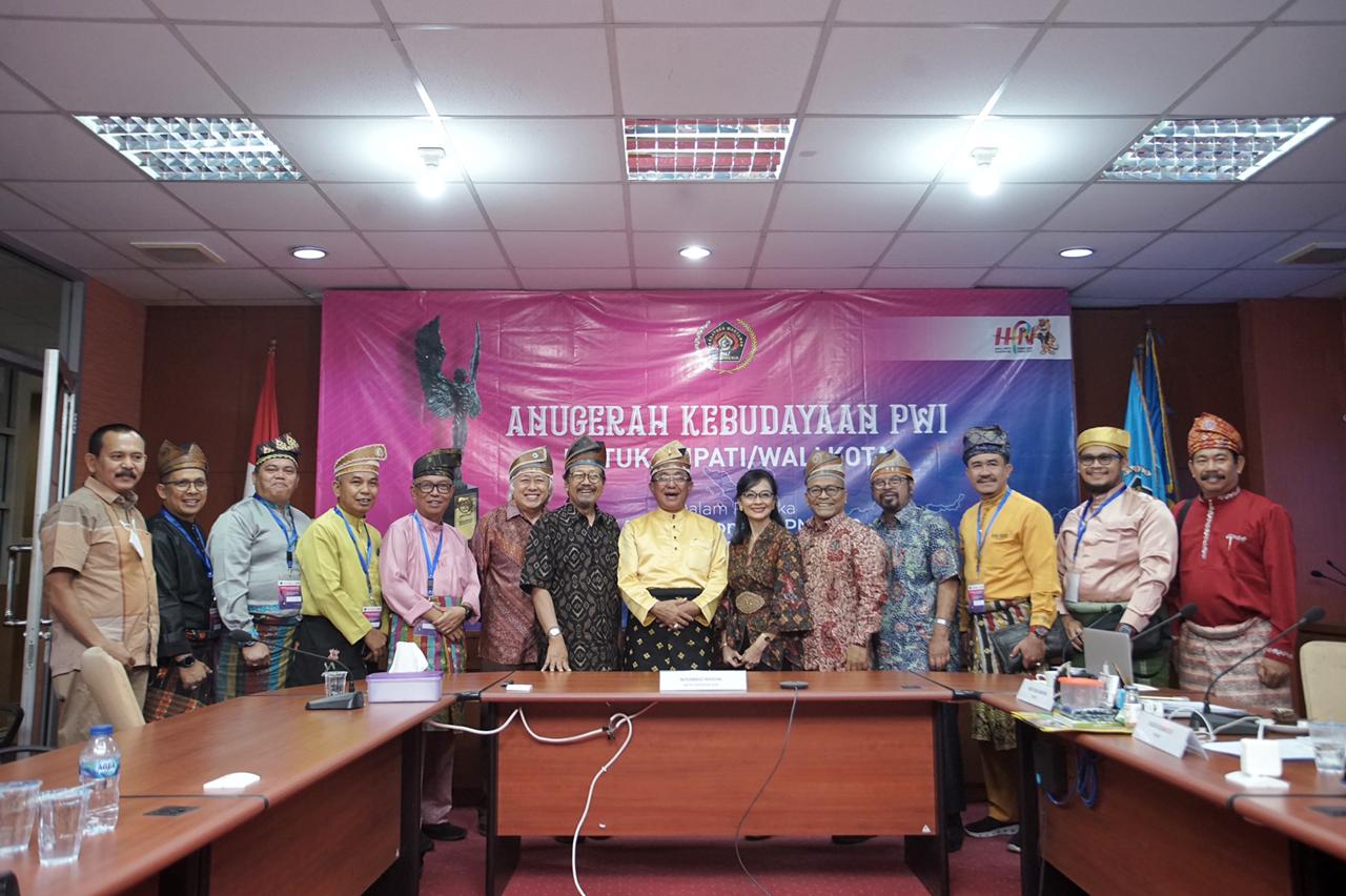 Wardan Jadi Kepala Daerah Pertama di Riau yang Mendapat Penghargaan AK-PWI Pusat