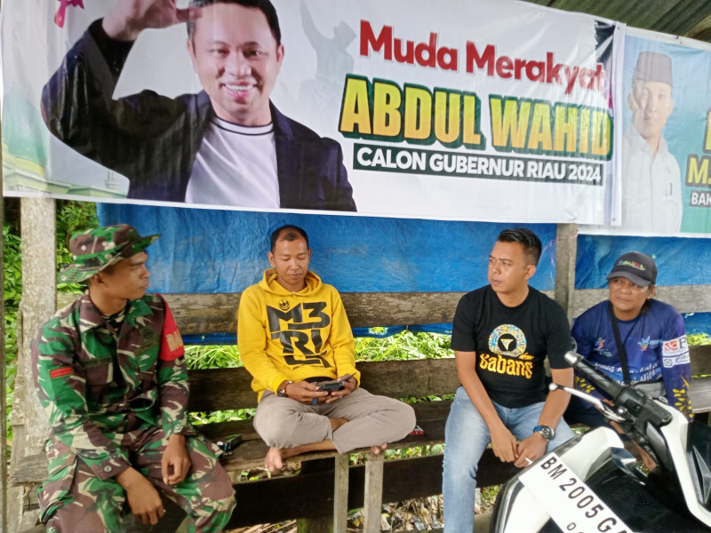 Wujudkan Keamanan di Desa Melalui Komsos Bersama Babinsa Pratu Salman