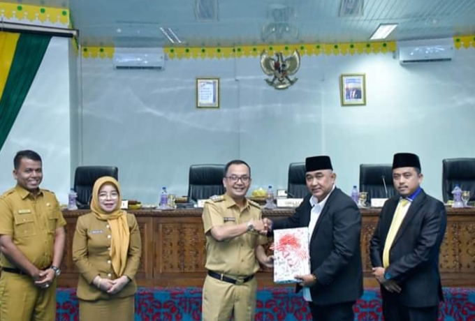 Bahas Ranperda APBD-P, DPRD Kampar Sampaikan Jawaban Pemerintah Terhadap Pandangan Umum Fraksi