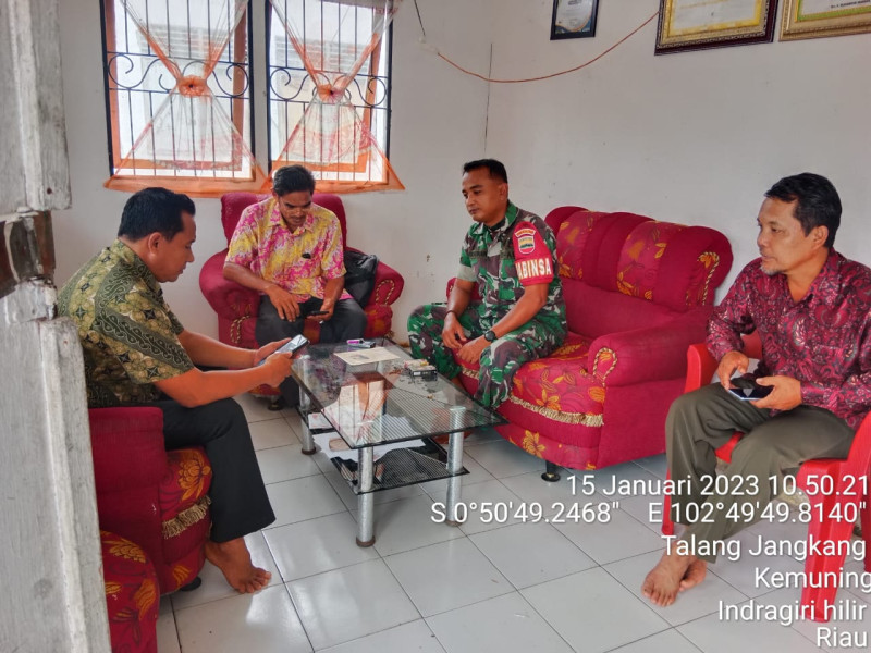 Rutin Aktifkan Komsos di Binaan Bersama Babinsa Koramil 09/Kmg dan Warga Setempat