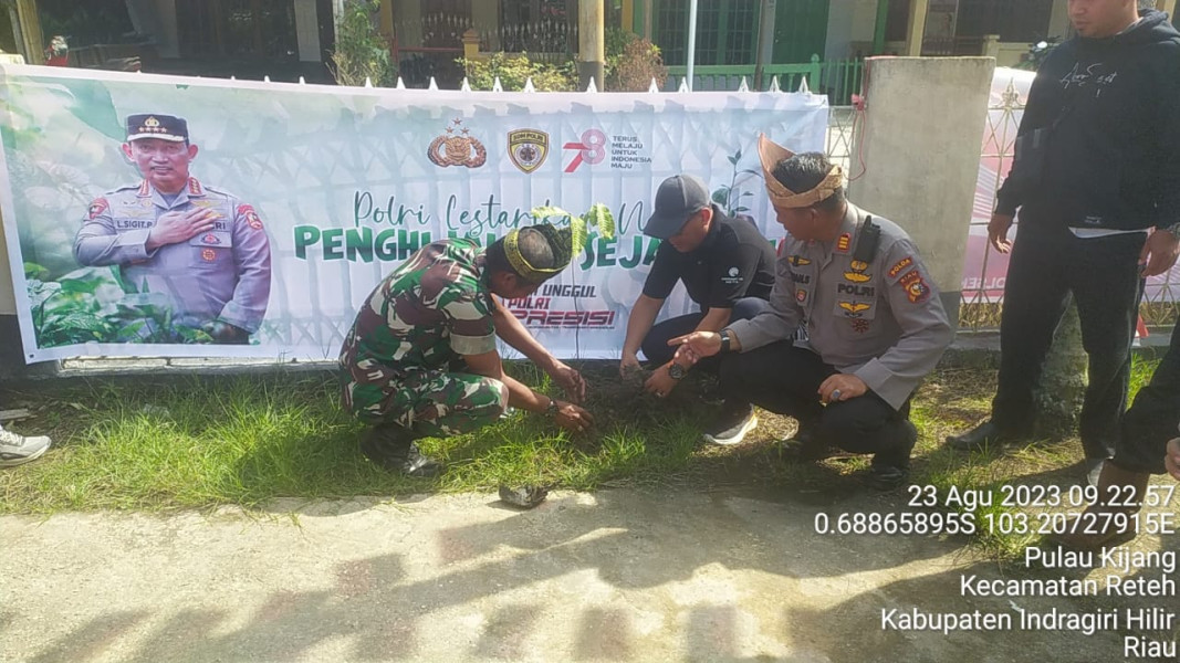 Gerakan Penghijauan Terus Dilakukan Danramil 07/Reteh Guna Ciptakan Udara Yang Bersih