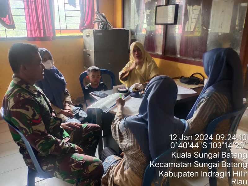 Ciptakan Kerjasama Yang Baik dan Kompak, Koramil 07/Reteh Lakukan Komsos Dengan Aparatur Kecamatan