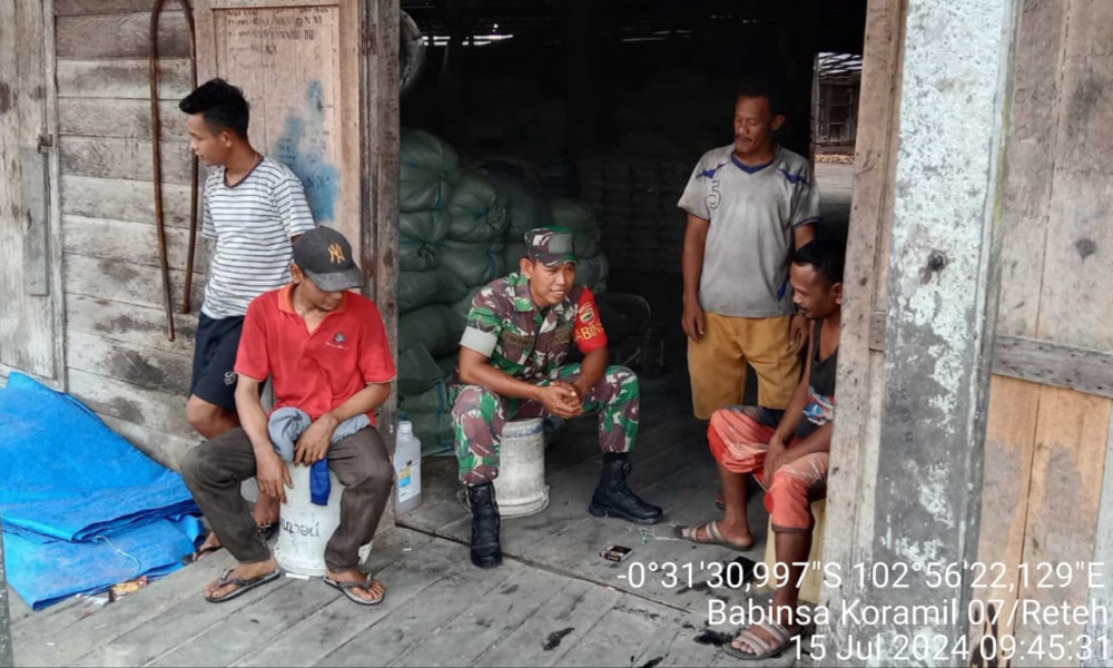 Demi Kenyamanan Bersama, Babinsa Serka Yadi Yanto Berikan Informasi Terkait Keamanan dan Ketertiban di Lingkungan