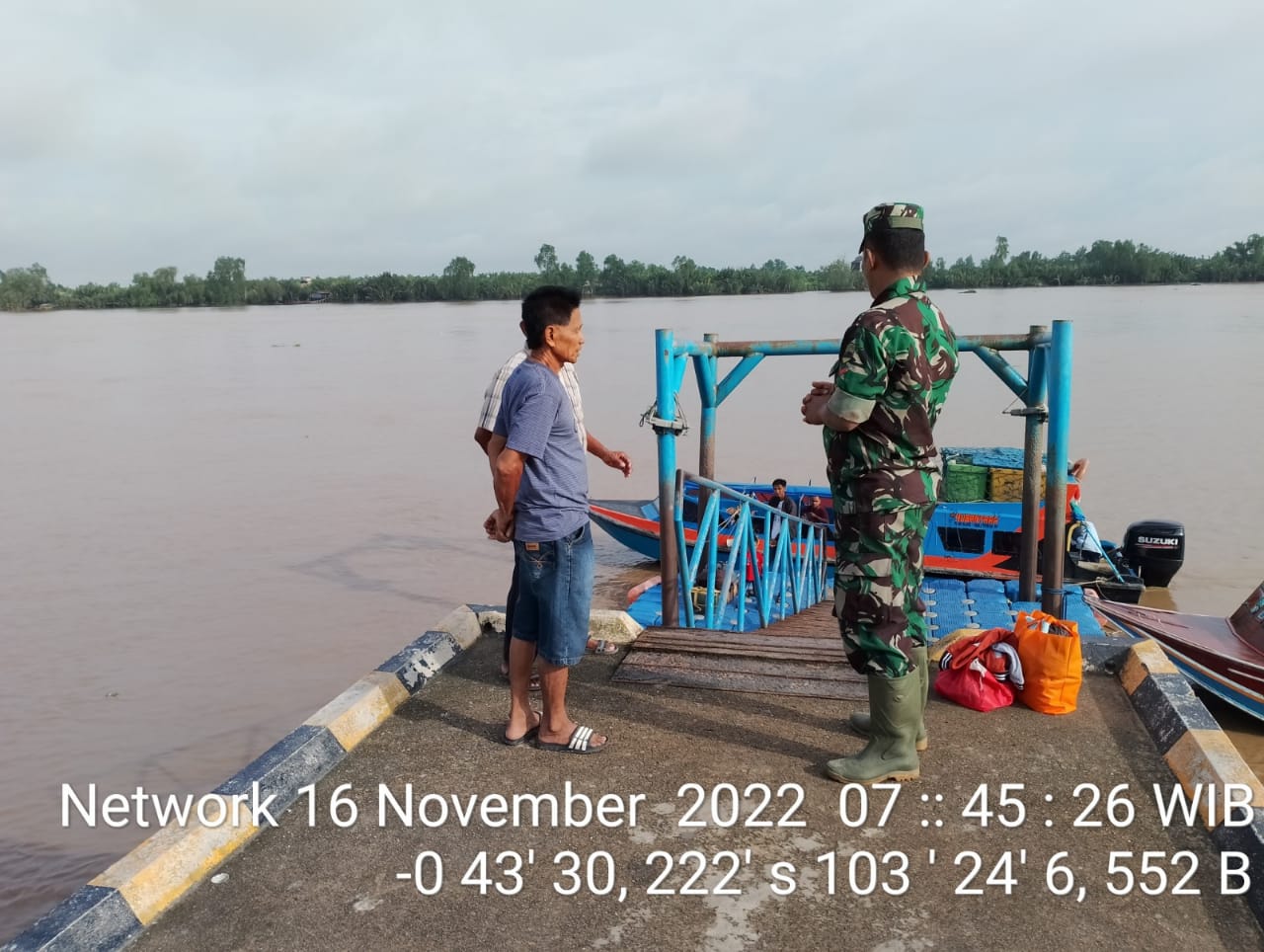 Babinsa Koramil 07/Reteh Rutin Ingatkan Warga Terhadap Prokes