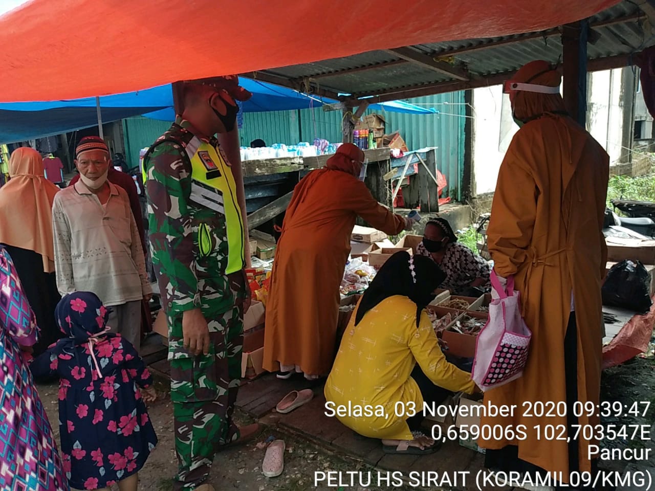 Koramil 09/Kemuning, Kodim 0314/Inhil Terus Lakukan Penegakan Prokes di Sencalang