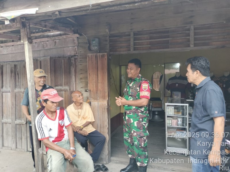 Melalui Komsos Babinsa Koramil 03/Tpl Sampaikan Pesan Jaga Ketertiban