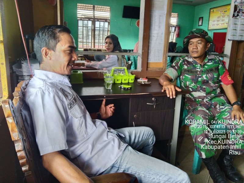 Babinsa Koramil 04/Kuindra Timbulkan Rasa Kepedulian Terhadap Warga Melalui Komsos