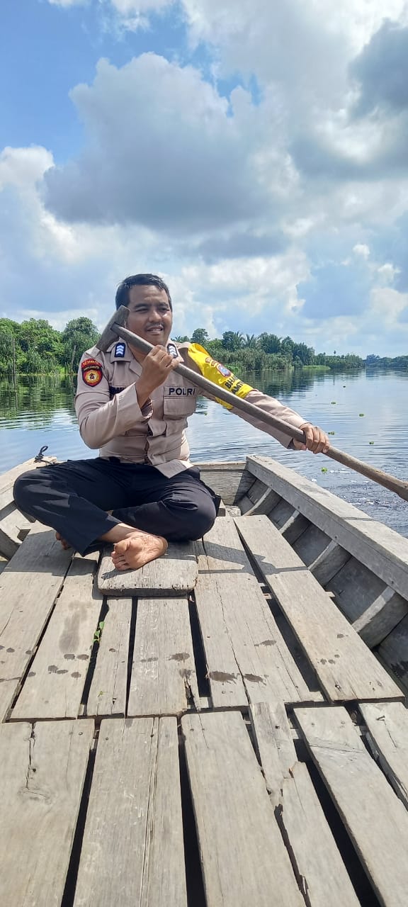 Lewat Sambang, Bhabinkamtibmas Desa Gembira Brigadir Sebi Kurniawan Ajak Warga Wujudkan Kamtibmas Kondusif