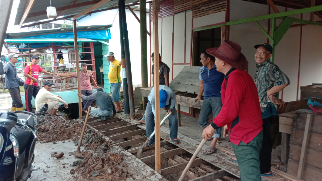 Sampah Berakibat Banjir, Pemdes Alahair Timur  Adakan Bakti Sosial