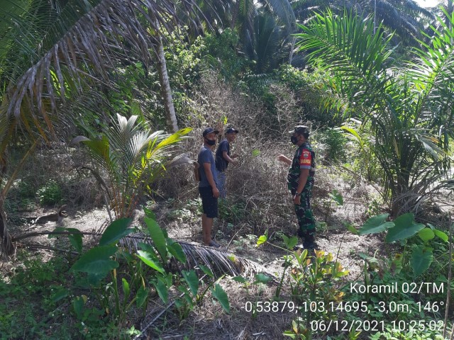 Babinsa Koramil 02/Tanah Merah Semakin Rutin Lakukan Patroli Karhutla di Pusaran