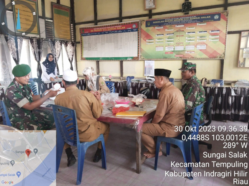 Peduli Pendidikan, Bati Tuud Koramil 03/Tpl Komsos Dengan Kepala Sekolah Sekaligus Penyerahan Hexagon Pancasila