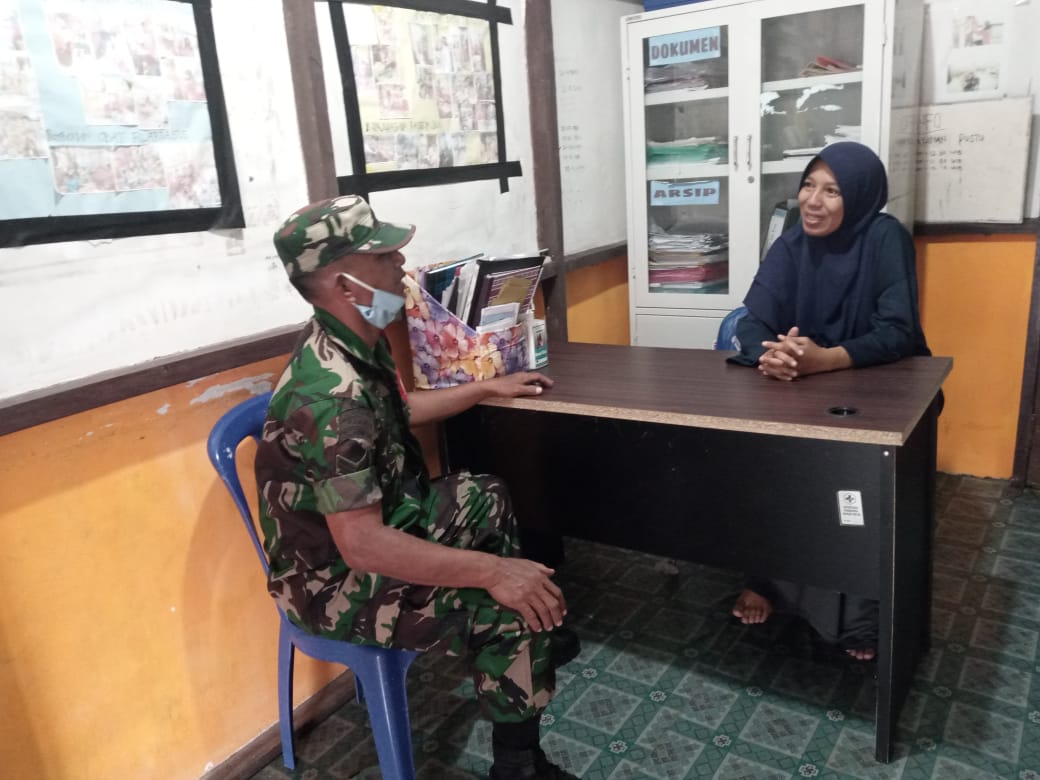 Dukung Program Pemerintah, Babinsa Koramil 03/Tempuling Dampingi Pelayanan KB