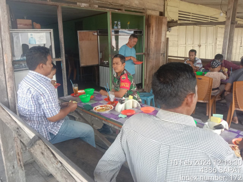 Dukung Program Kelurahan, Babinsa Koramil 04/Kuindra Jaga Silaturahmi Untuk Wujudkan Ketahanan dan Keamanan Nasional Terutama Pasar