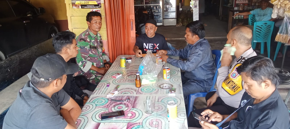 Jalin Silaturahmi dan Kedekatan Babinsa Koramil 09/Kemuning Bersama Masyarakat