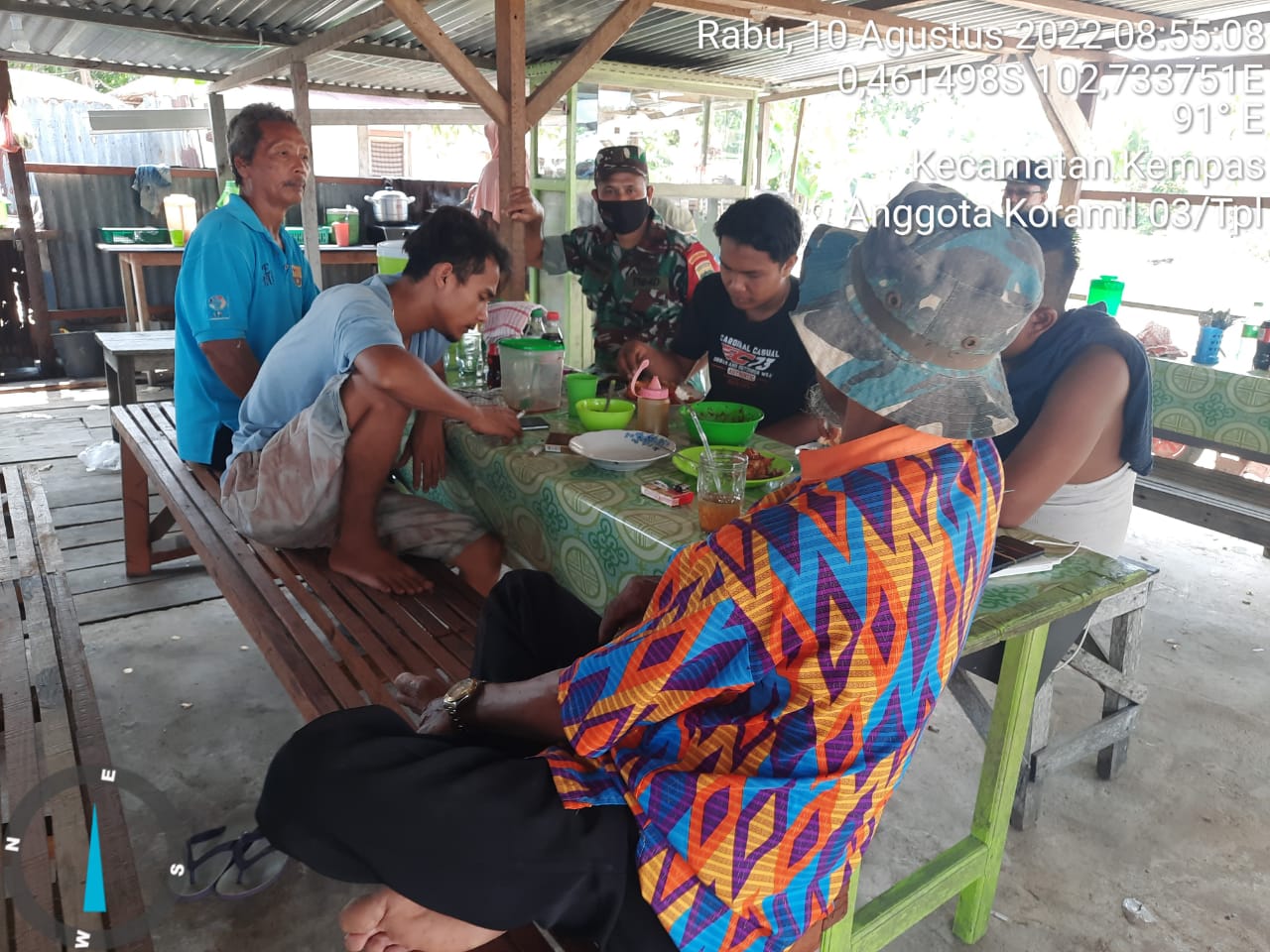 Babinsa 03/Tempuling Komsos Dan Makan Bersama Dengan Warga Binaanya