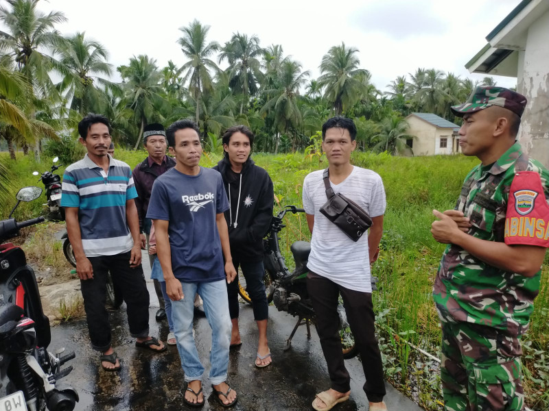 Koramil 07/Reteh Bersama Warga Ciptakan Kerjsama Yang Baik dan Kompak