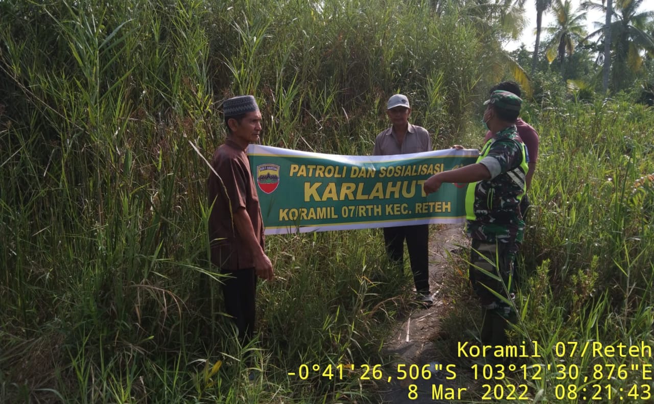 Babinsa Koramil 07/Reteh Terus Memantau Titik Api Guna Mencegah Karhutla