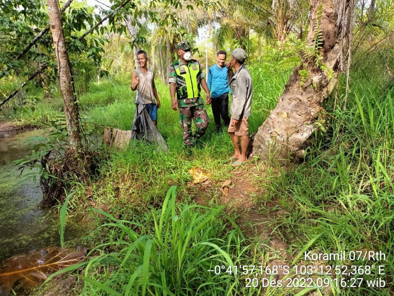 Rawan Karlahut, Babinsa Koramil 07/Reteh Turun Lakukan Patroli