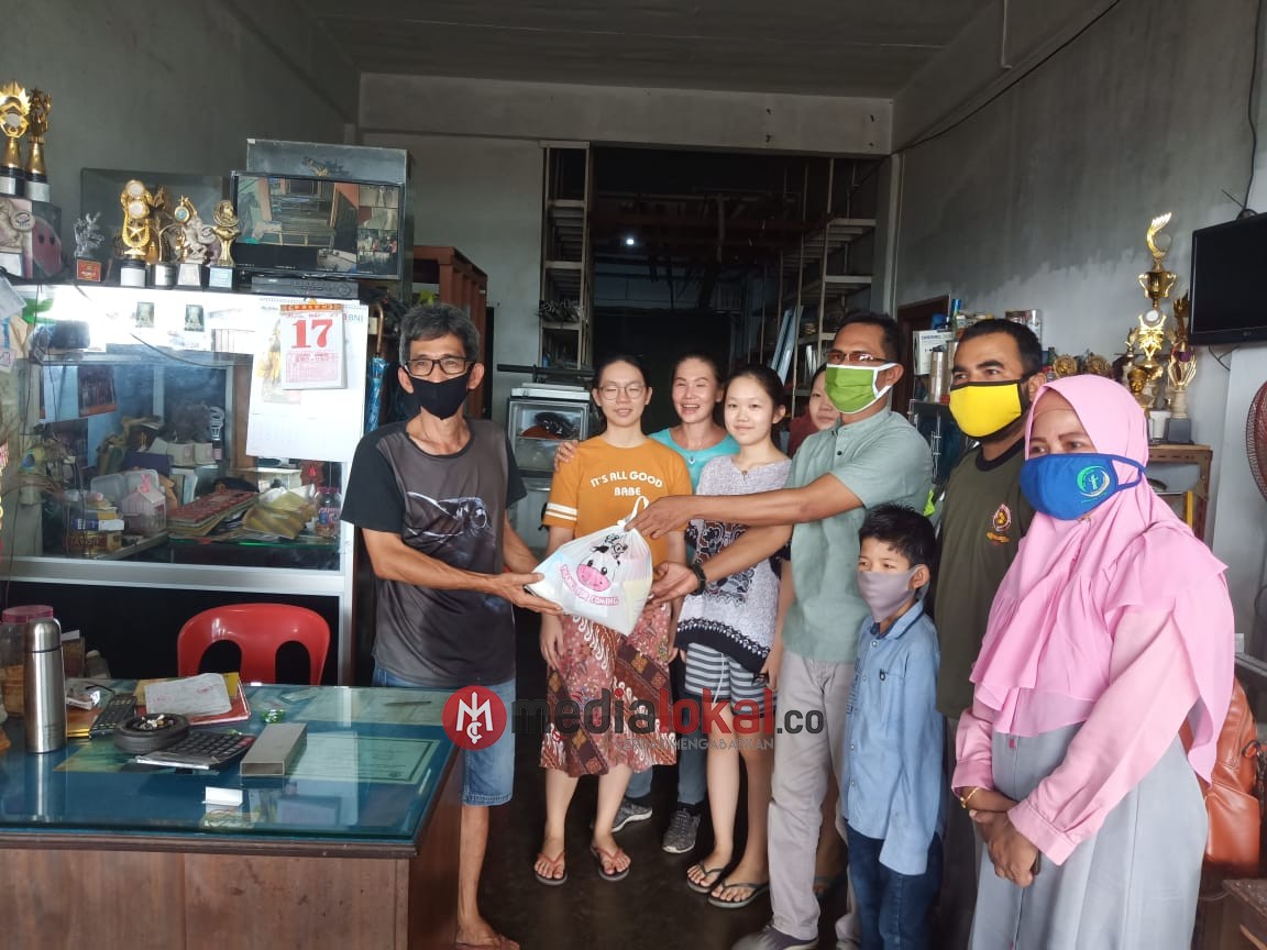 Peduli Sesama, Marlis Syarif Salurkan 40 Paket Sembako untuk Warga Kecamatan Kateman