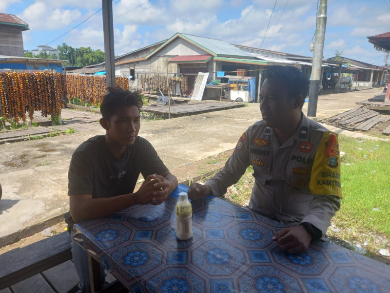 Bhabinkamtibmas Desa Pungkat Rutin Laksanakan Sambang Terhadap Masyarakat