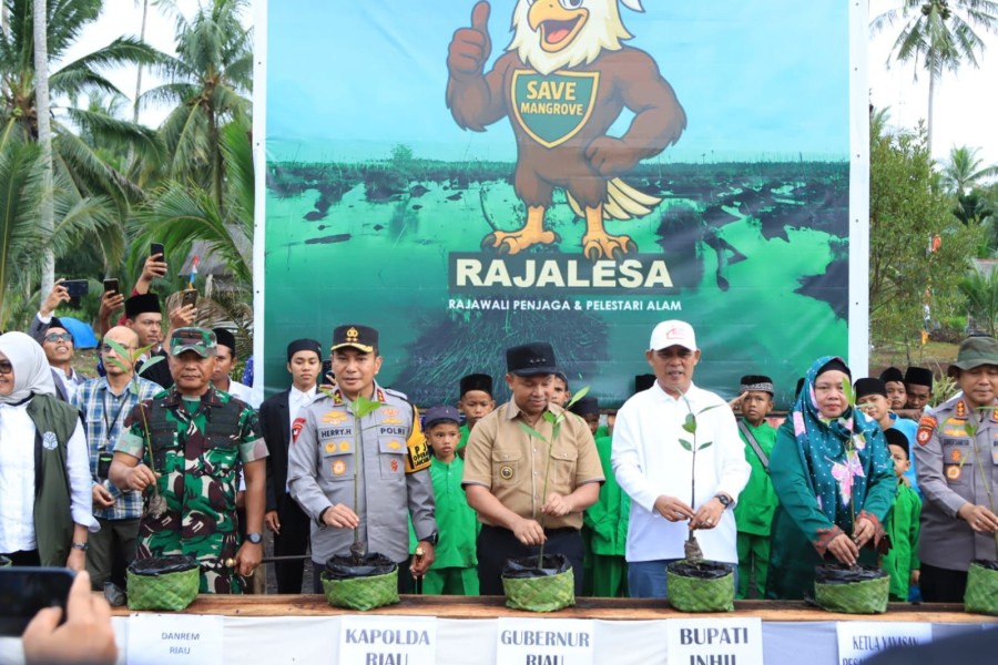 Menanam Mangrove Sama dengan Membangun Masa Depan, Kapolda Riau dan Gubri Hadiri Peringatan Hari Mangrove Sedunia 2025 di Inhil