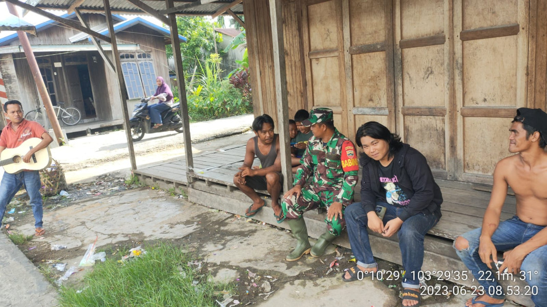 Kedekatan Koramil 10/Pelangiran Dengan Pemuda Guna Ciptakan Lingkungan Aman dan Nyaman