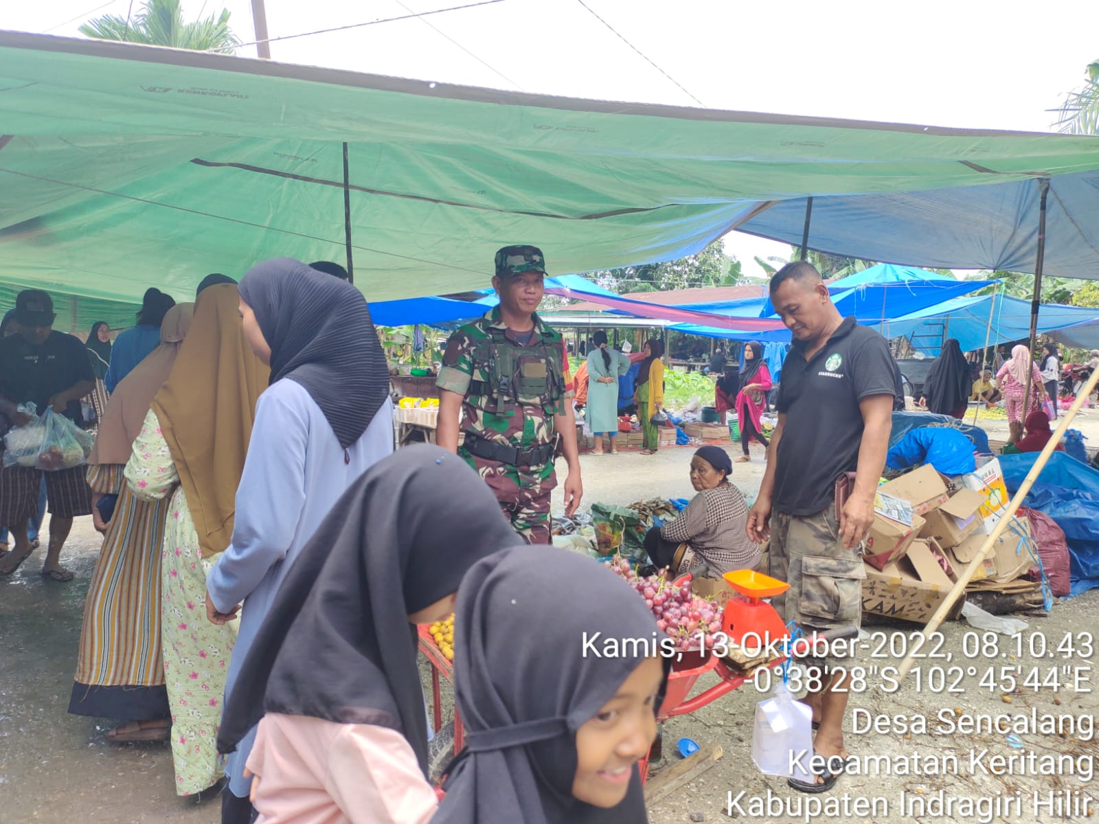 Serda Darmadi Tegakkan Disiplin Prokes di Pasar Tradisional Desa Sencalang