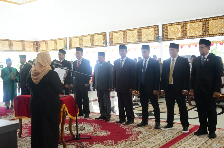 Bupati Kasmarni Lantik 11 Orang Anggota Dewan Pendidikan: Berharap 3 Masalah ini Dapat Diselesaikan