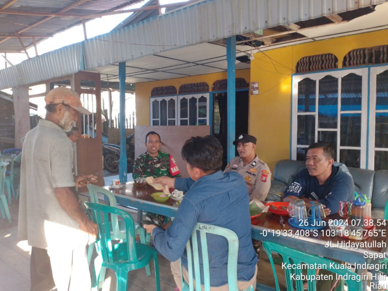 Bersama Bhabinkamtibmas, Babinsa Koramil 04/Kuindra Ingatkan Masyarakat Untuk Persiapan Pelaksanaan MTQ Tingkat Kecamatan