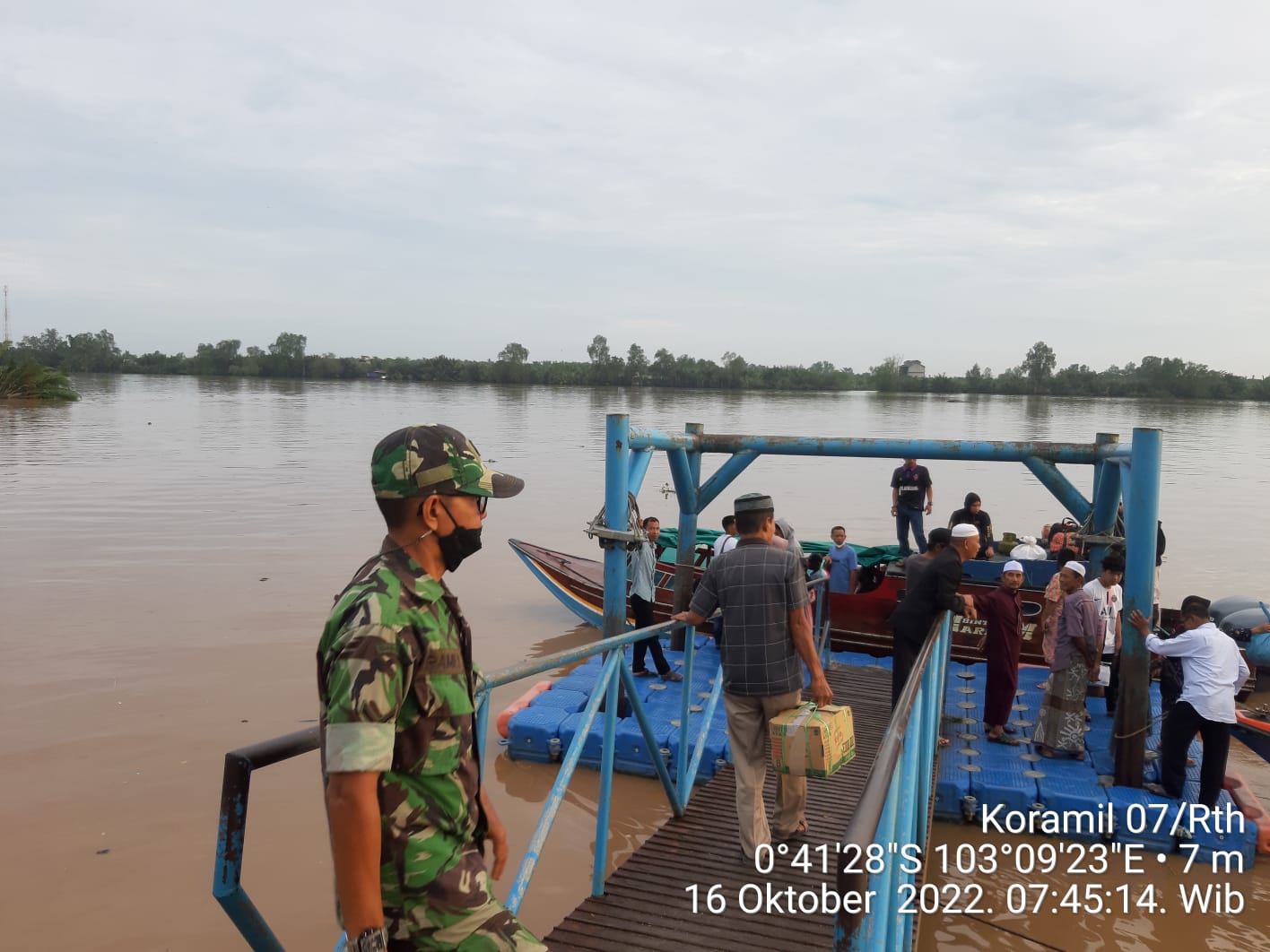 Pengawasan Posko Disiplin Prokes Oleh Babinsa Koramil 07/Reteh