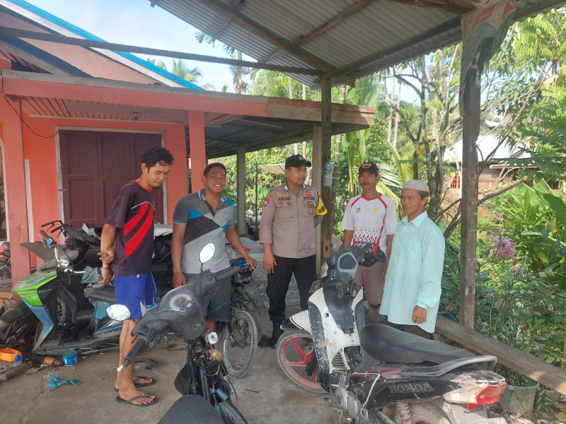Bhabinkamtibmas Melaksanakan Sosialisasi Pencegahan Penyakit Masyarakat dan Bahaya Narkoba di Wilayah Desa Kuala Gaung