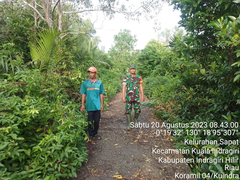 Babinsa Koramil 04/Kuindra Sampaikan Kepada Warga Untuk Terus Jaga Lahan dan Hutan
