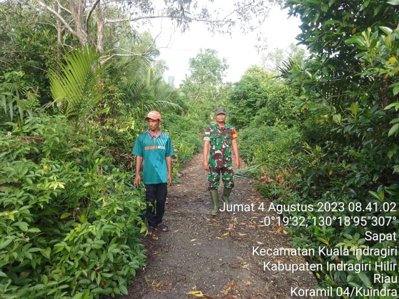 Memasuki Musim Kemarau, Babinsa Koramil 04/Kuindra Antisipasi Karhutla di Wilayah