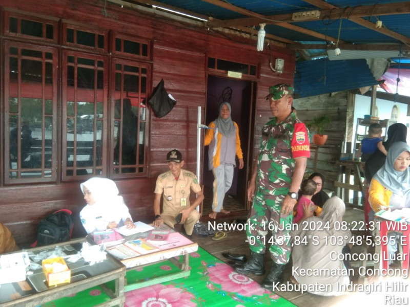 Pantau Perkembangan Imunisasi, Danramil 04/Kdr Dampingi Kegiatan Monitor Penimbangan Balita