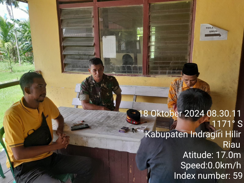 Ciptakan Pemilu Damai Bersama Koramil 07/Reteh Pelda Nofiandi Bersama Warga