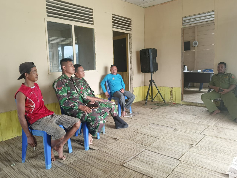 Babinsa Kopda Irawan Terus Mempererat Tali Silaturahmi dan Kedekatan Dengan Masyarakat Setempat