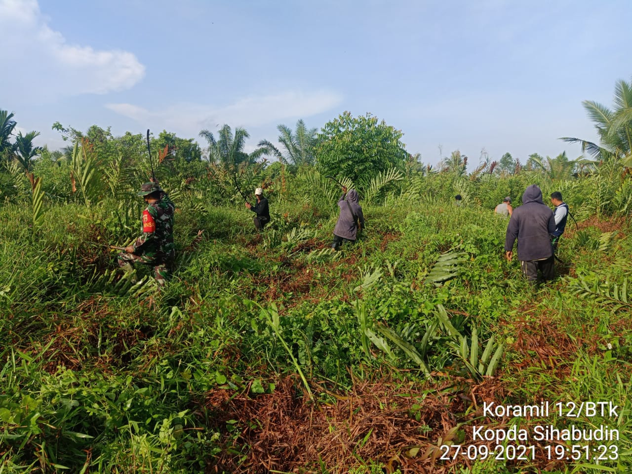 Babinsa Koramil 12/Batang Tuaka Laksanakan Patroli Kebakaran Lahan di Sungai Piring
