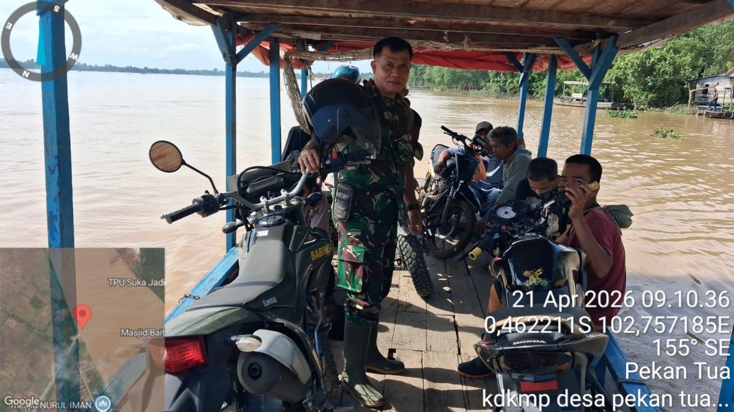 BABINSA KORAMIL 03/TPL PELDA DAMRIANTO KUNJUNGI DESA BINAAN SUNGAI RABIT, KEC. KEMPAS