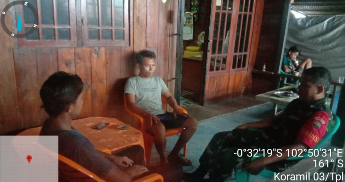 Babinsa Koramil 03/Tpl Sambangi Rumah Warga Desa Binaan