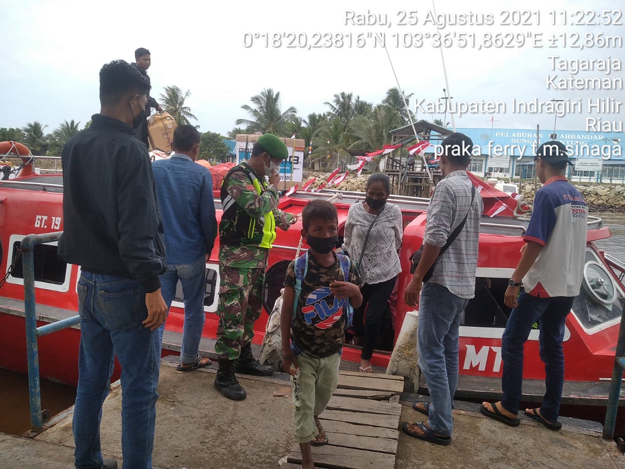 Babinsa Praka Ferry S Pantau Aktifitas di Pelabuhan Syahbandar Guntung