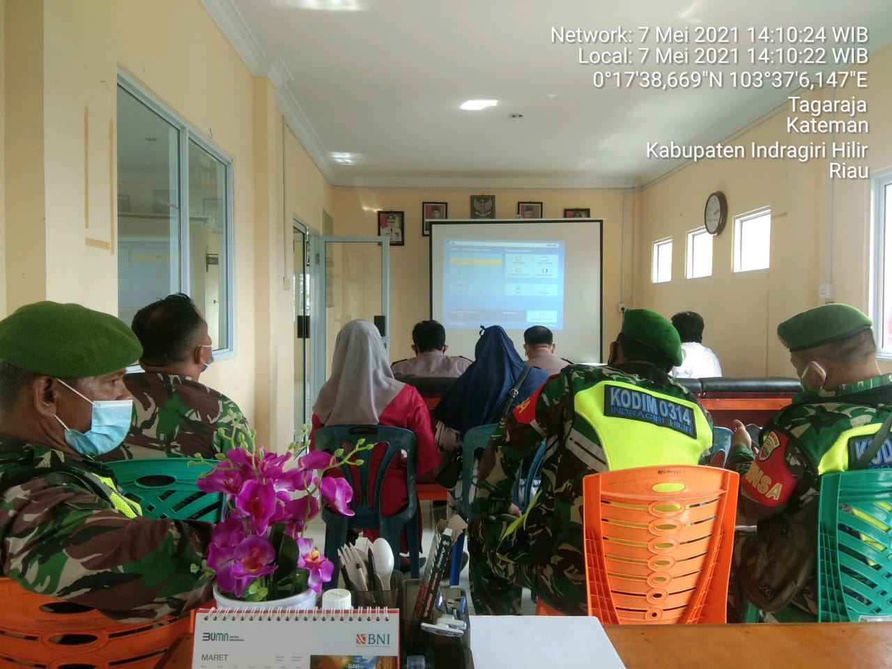 Babinsa Koramil 06/Kateman Ikuti Vidcon Bersama Dinkes Riau