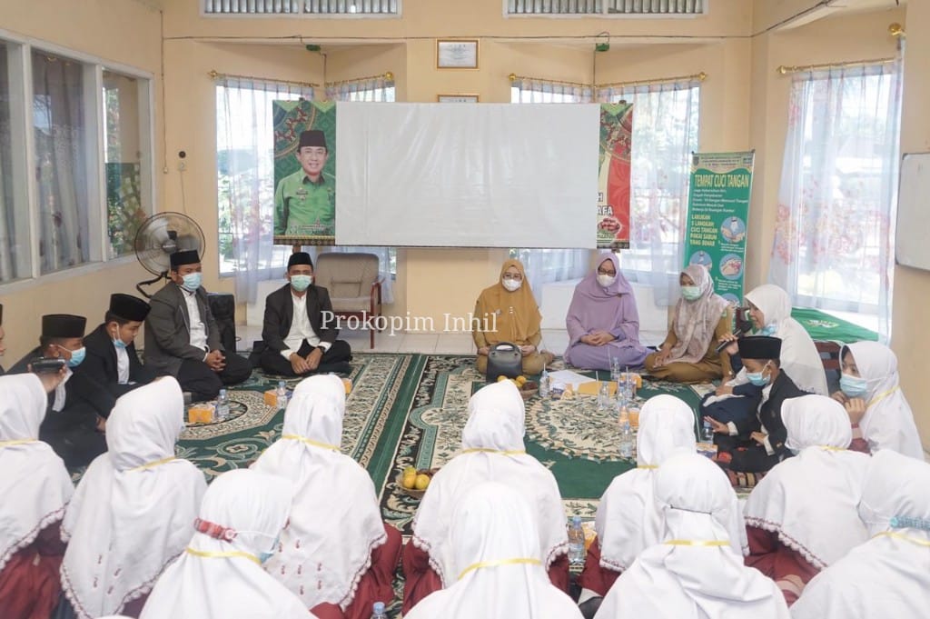 Ketua Dekranasda Inhil Dampingi GOW Terima Kunjungan Siswi KMI