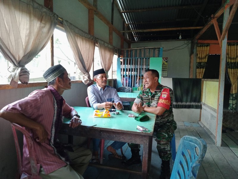 Komsos Babinsa Koramil 07/Reteh: Meningkatkan Kerja Sama dengan Masyarakat